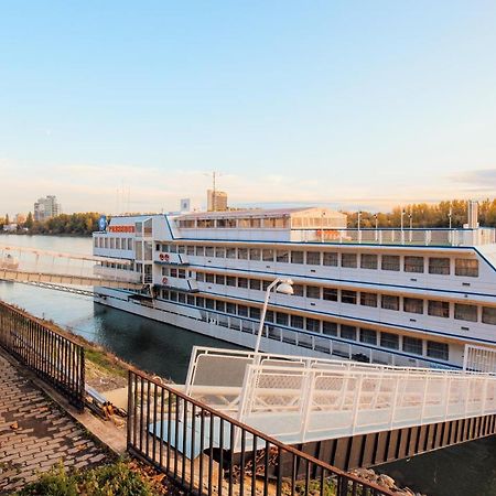 Botel Pressburg Exterior photo