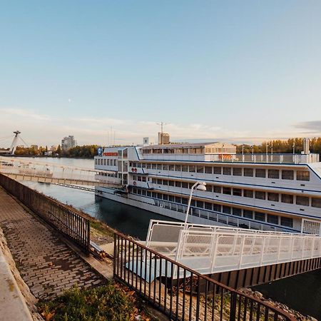 Botel Pressburg Exterior photo