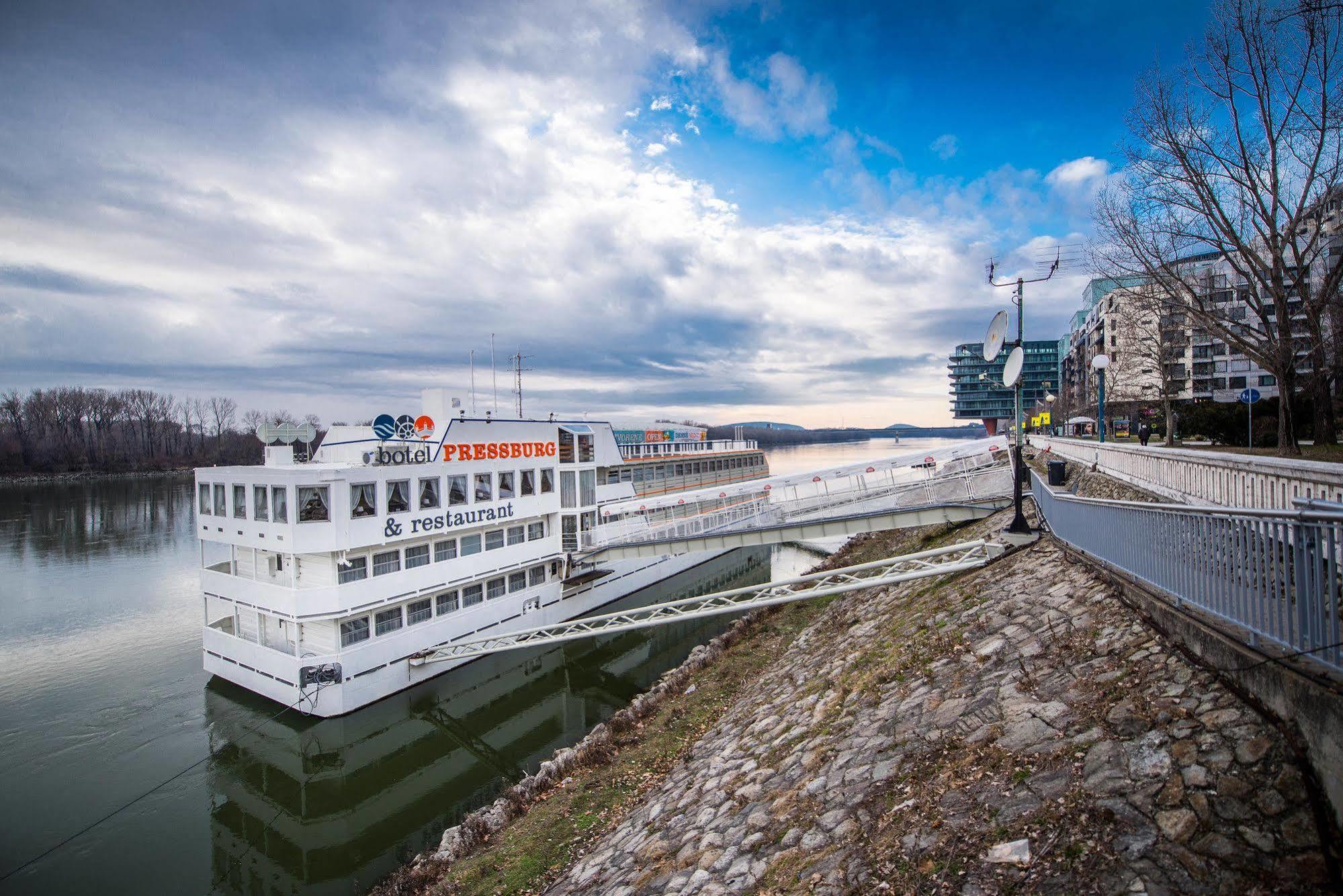 Botel Pressburg Exterior photo