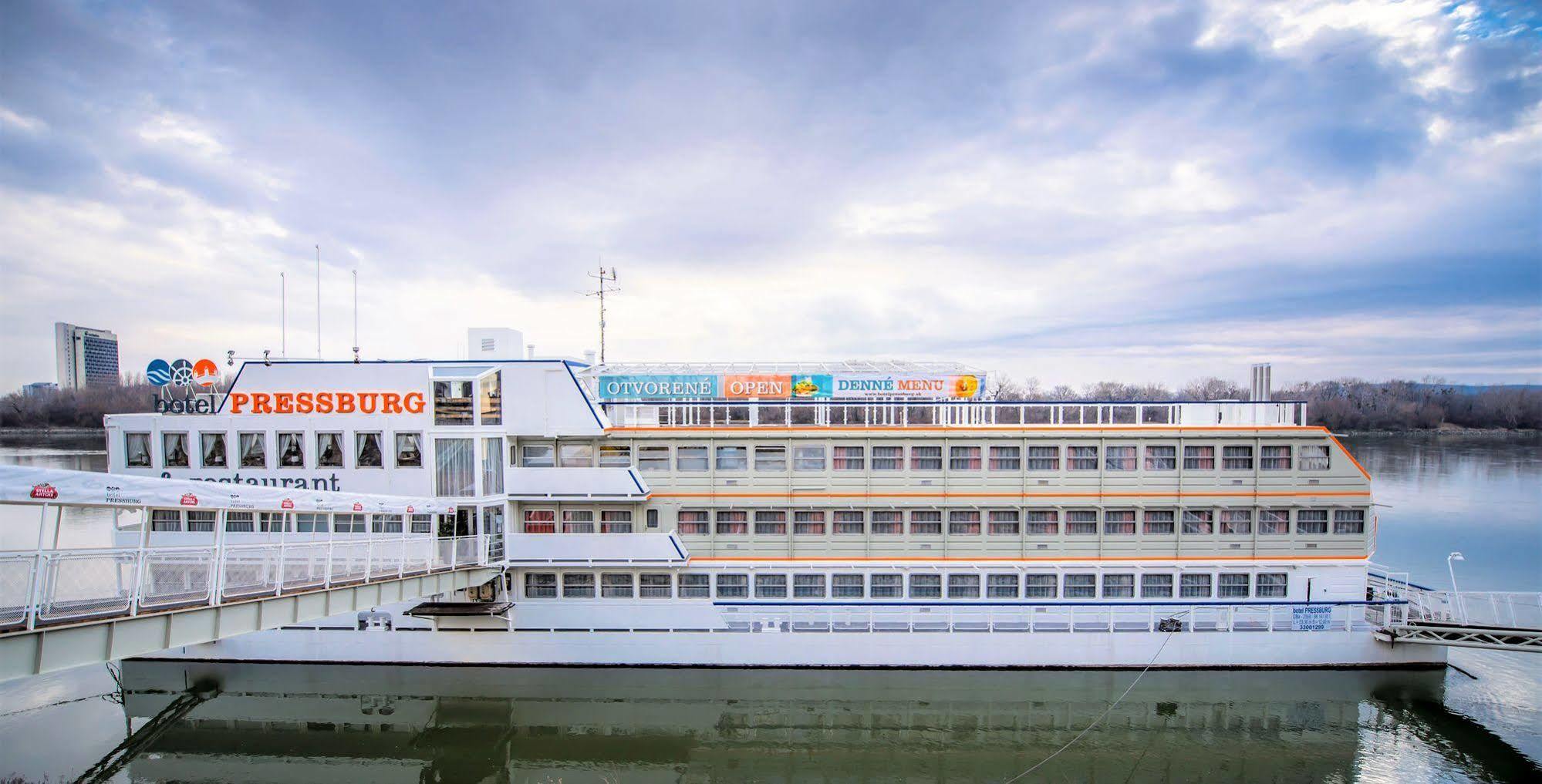 Botel Pressburg Exterior photo