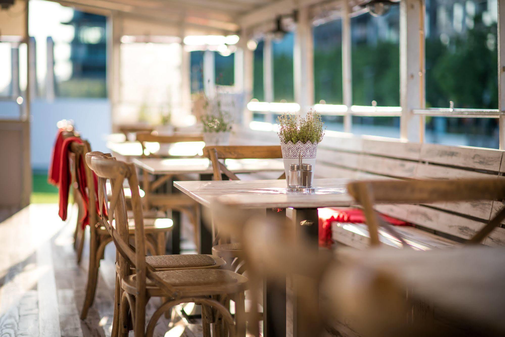 Botel Pressburg Exterior photo