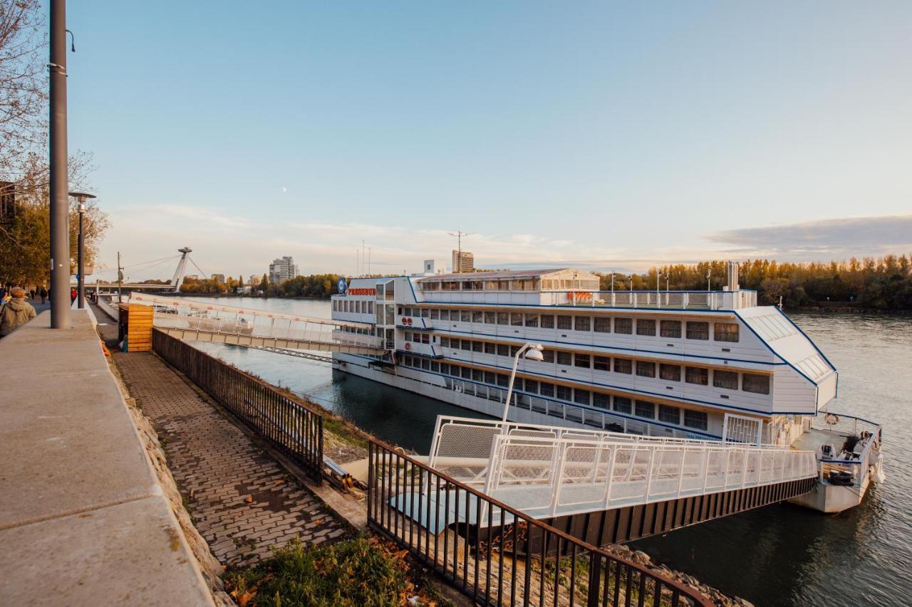 Botel Pressburg Exterior photo