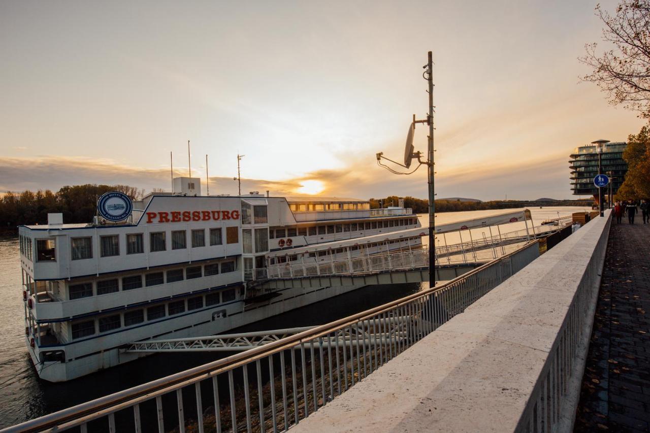 Botel Pressburg Exterior photo