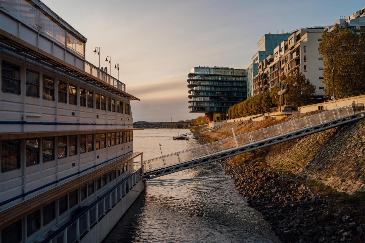 Botel Pressburg Exterior photo